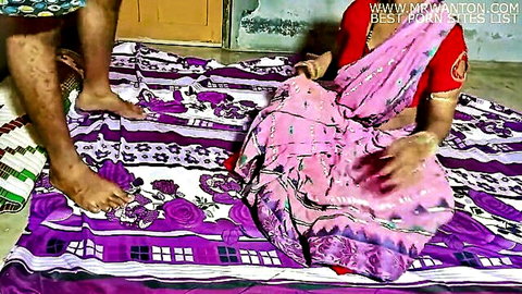 Desi mother-in-law in pink saree seduced by man on floor