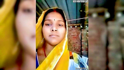 Desi Indian bhabhi in yellow saree close-up tease