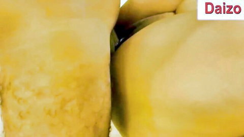 Indian desi aunty plump yellow ass closeup tease