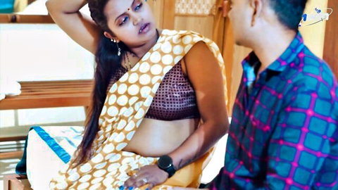 Indian stepmom in dotted saree teases man with curves