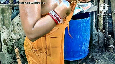 Anita Yadav Indian wife bathing outdoors exposing big boobs