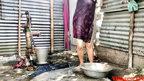 Villagesex91 desi bhabhi in wet saree pumping water outdoors village tease