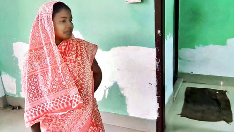 Desi aunty in red saree poses seductively in homemade Indian video thumbnail