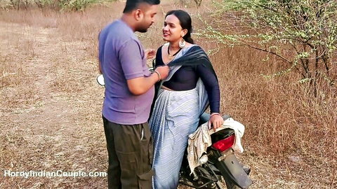 Horny Indian MILF Bhabhi in saree teasing outdoors with lover