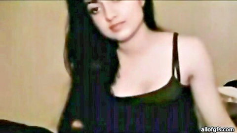 Charming Indian teen chick flashes her tits on webcam