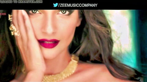 Kareena Kapoor seductive close-up in steamy Bollywood scene