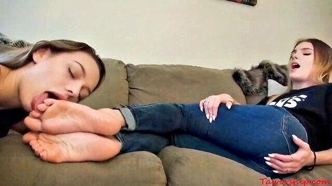 Naomy's barefoot foot worship with intense toe licking fetish