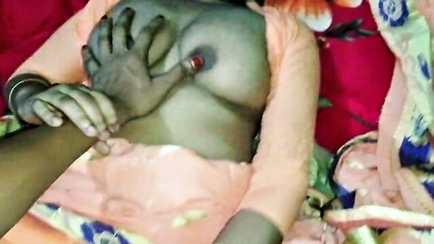 Bangladeshi desi village girl in saree with exposed nipple groped hard