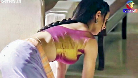 Sexy Indian babe in purple saree bending over, teasing curves