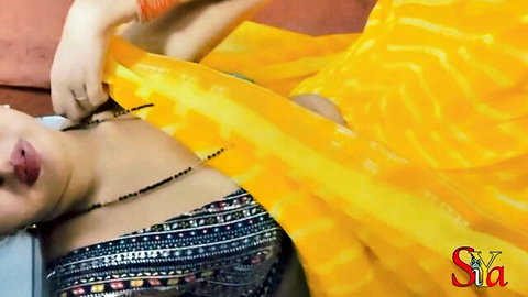 Siya Bhabhi in yellow saree, seductive honeymoon pose on train