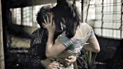 Luiza Braga passionate embrace and kiss in dim-lit scene from Uma Noite Nao e Nada (2019)