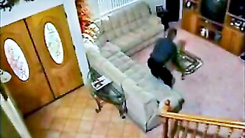 Boyfriend's stepdad seduces girlfriend in living room encounter